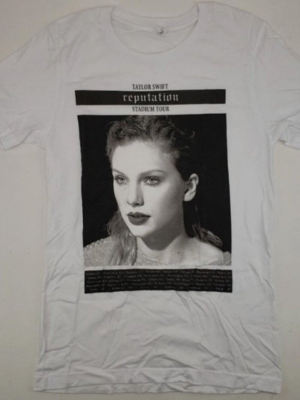 Taylor Swift Reputation Stadium Tour Graphic Tee 2018 Concert Merch Swiftie Sz S